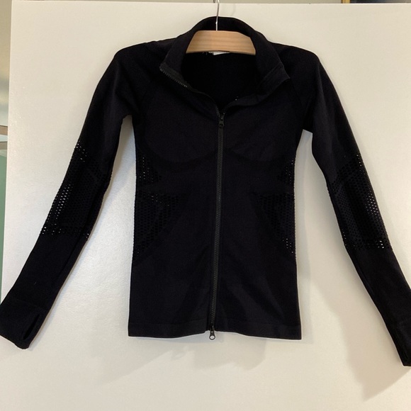 Fabletics Black Mesh Design Fitted Jacket w/ thumb holes (XS) - Picture 1 of 10